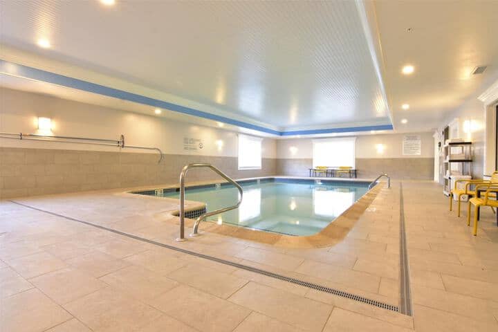 Pool 25 of 49